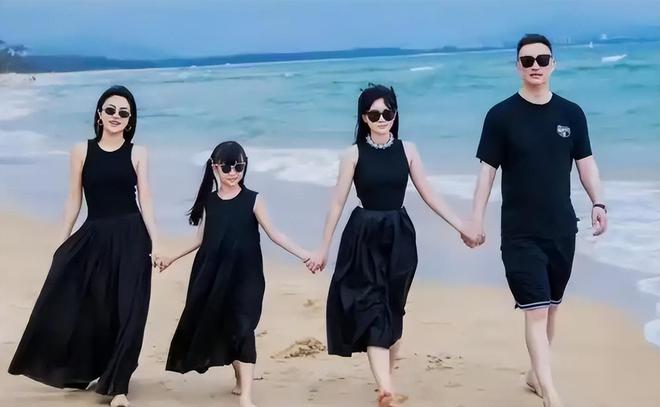 要400万后离婚还当女儿面给小三献吻j9九游会入口CBA教练出轨找老婆(图3)
