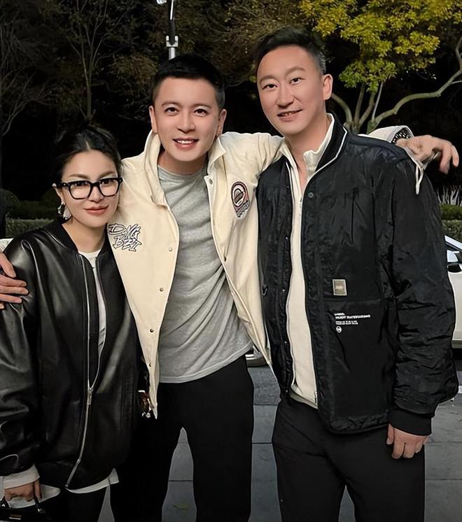 要400万后离婚还当女儿面给小三献吻j9九游会入口CBA教练出轨找老婆(图5)
