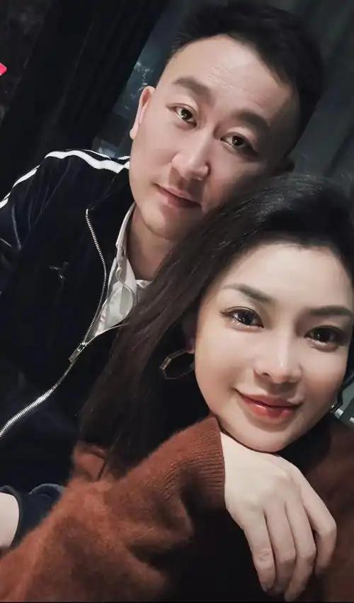 要400万后离婚还当女儿面给小三献吻j9九游会入口CBA教练出轨找老婆(图14)