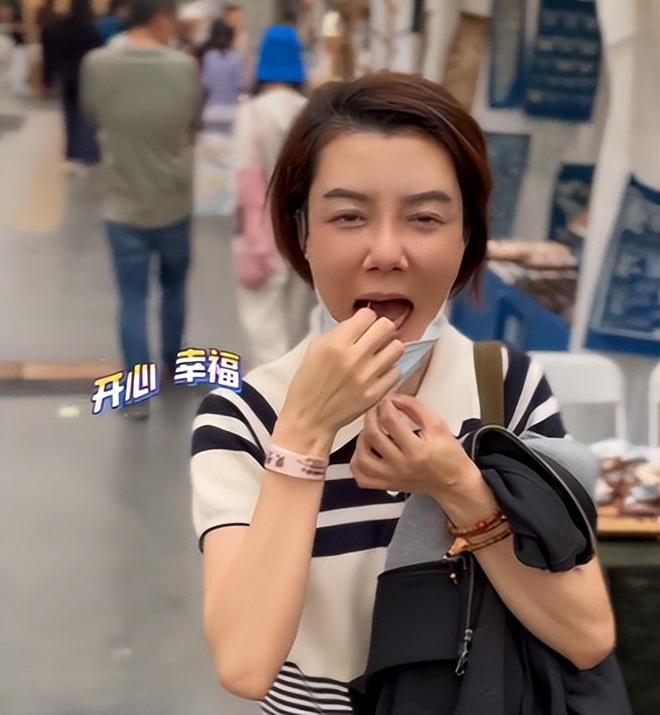 大了难怪不拍戏了都快认不出来了九游会去集市偶遇车晓她脸变化太(图4)