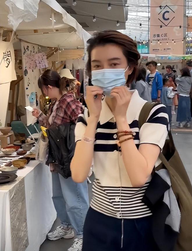 大了难怪不拍戏了都快认不出来了九游会去集市偶遇车晓她脸变化太(图19)